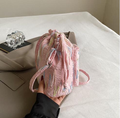 ショルダーバッグ レディース 斜めがけ キャンバス 幅20cm 大きめ 軽量 旅行